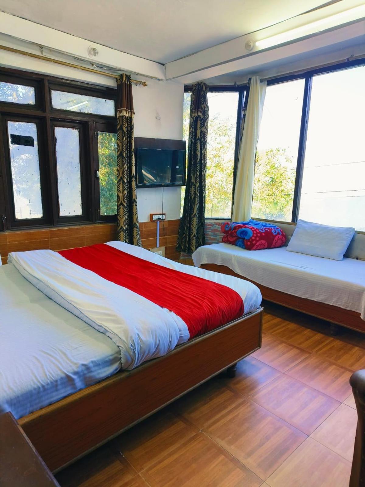 Hotel Holiday Dalhousie - Near Ghandhi Chowk Mall Road Экстерьер фото